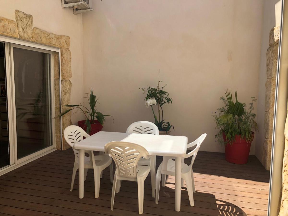 Maison De Village Avec Patio Bessan Bagian luar foto