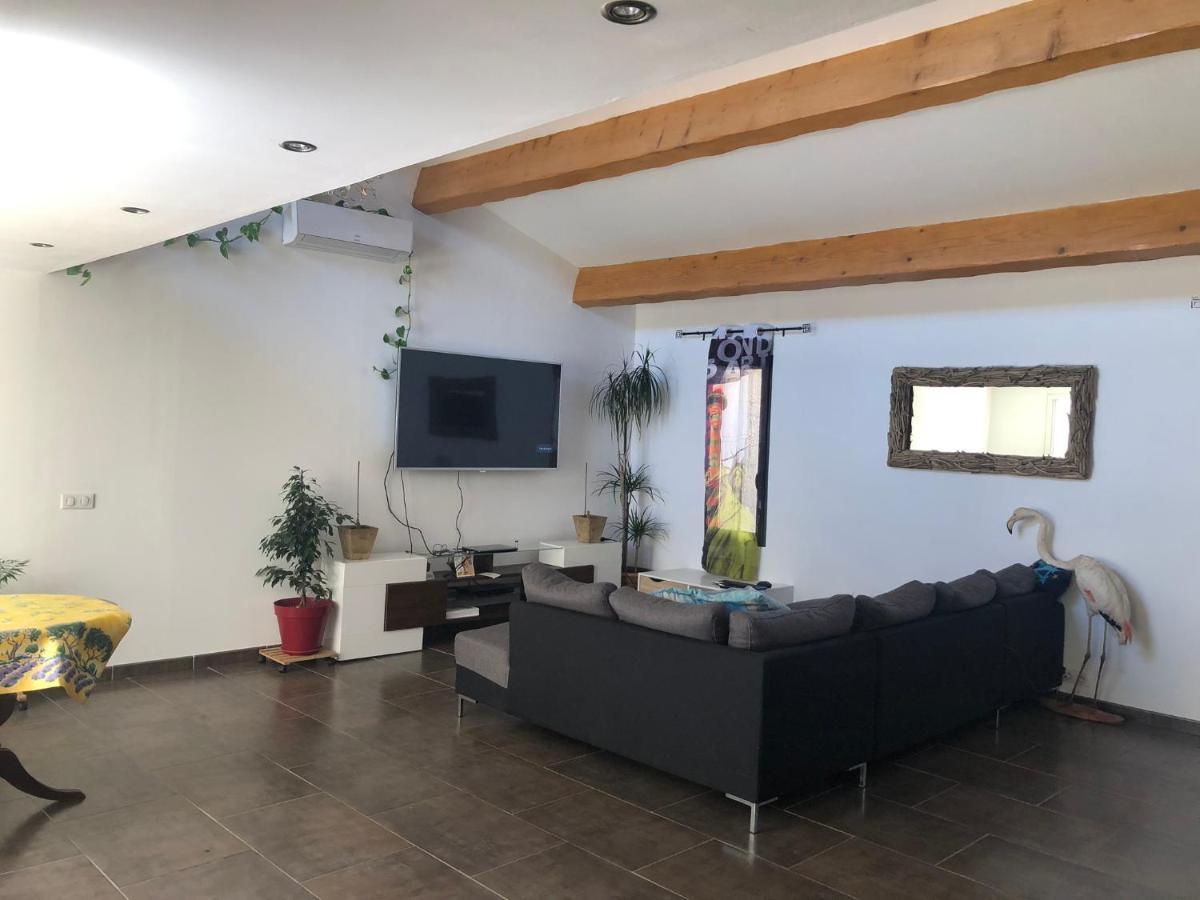 Maison De Village Avec Patio Bessan Bagian luar foto