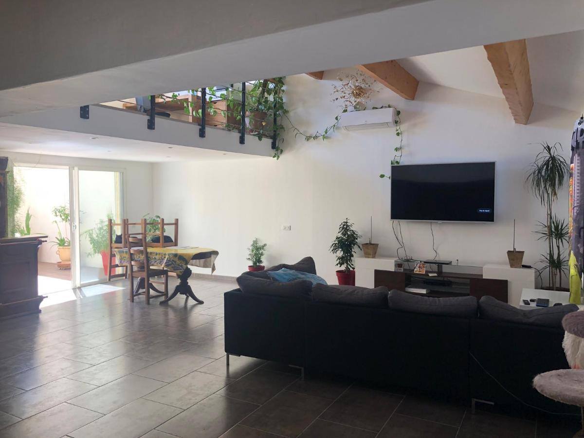 Maison De Village Avec Patio Bessan Bagian luar foto