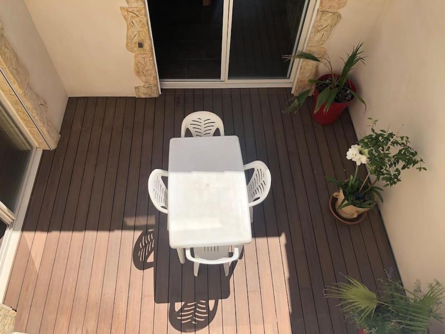 Maison De Village Avec Patio Bessan Bagian luar foto